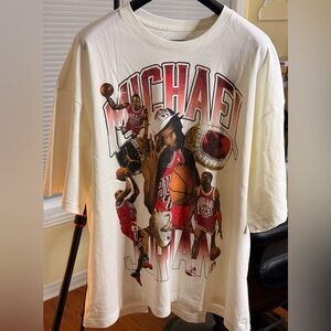 Gorgeous Jordan Air T-shirt !!!
Oversized Fit, Great Quality Shirt!!!